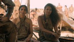 extant_GameOfThrones_6x01-TheRedWoman_4297