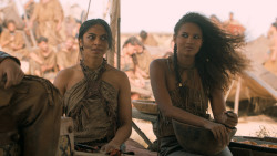 extant_GameOfThrones_6x01-TheRedWoman_4299