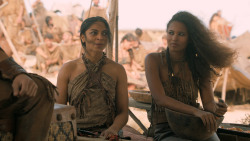extant_GameOfThrones_6x01-TheRedWoman_4302
