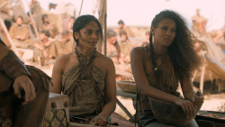 extant_GameOfThrones_6x01-TheRedWoman_4310