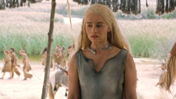 extant_GameOfThrones_6x01-TheRedWoman_4315