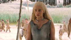 extant_GameOfThrones_6x01-TheRedWoman_4316