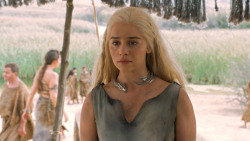 extant_GameOfThrones_6x01-TheRedWoman_4322