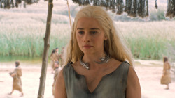 extant_GameOfThrones_6x01-TheRedWoman_4324