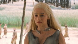 extant_GameOfThrones_6x01-TheRedWoman_4327