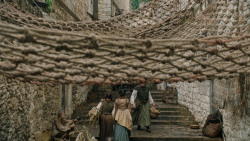 extant_GameOfThrones_6x01-TheRedWoman_4336