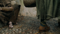extant_GameOfThrones_6x01-TheRedWoman_4357