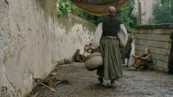 extant_GameOfThrones_6x01-TheRedWoman_4364