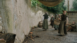 extant_GameOfThrones_6x01-TheRedWoman_4371