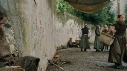 extant_GameOfThrones_6x01-TheRedWoman_4373