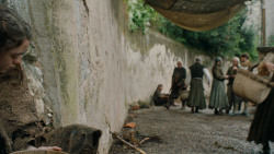 extant_GameOfThrones_6x01-TheRedWoman_4374