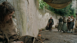 extant_GameOfThrones_6x01-TheRedWoman_4375