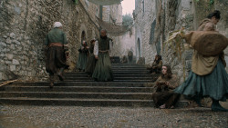 extant_GameOfThrones_6x01-TheRedWoman_4400