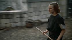 extant_GameOfThrones_6x01-TheRedWoman_4501