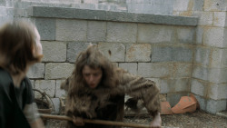 extant_GameOfThrones_6x01-TheRedWoman_4532