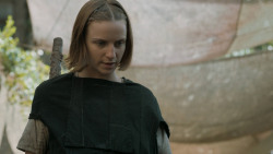 extant_GameOfThrones_6x01-TheRedWoman_4548
