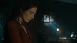 extant_GameOfThrones_6x01-TheRedWoman_4854