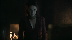 extant_GameOfThrones_6x01-TheRedWoman_4906