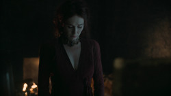 extant_GameOfThrones_6x01-TheRedWoman_4909