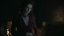 extant_GameOfThrones_6x01-TheRedWoman_4917