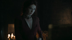 extant_GameOfThrones_6x01-TheRedWoman_4920
