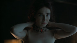 extant_GameOfThrones_6x01-TheRedWoman_4986