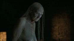 extant_GameOfThrones_6x01-TheRedWoman_5031