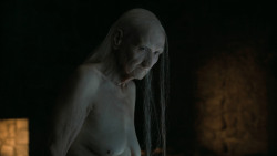 extant_GameOfThrones_6x01-TheRedWoman_5032