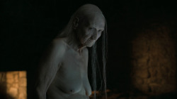 extant_GameOfThrones_6x01-TheRedWoman_5035