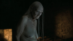 extant_GameOfThrones_6x01-TheRedWoman_5036