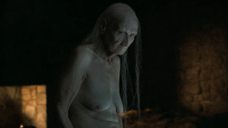 extant_GameOfThrones_6x01-TheRedWoman_5039
