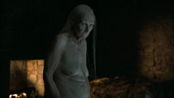 extant_GameOfThrones_6x01-TheRedWoman_5049
