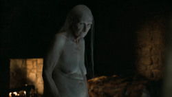 extant_GameOfThrones_6x01-TheRedWoman_5051