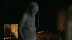 extant_GameOfThrones_6x01-TheRedWoman_5052