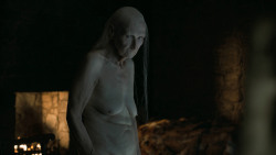 extant_GameOfThrones_6x01-TheRedWoman_5053