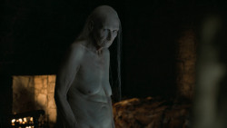 extant_GameOfThrones_6x01-TheRedWoman_5054