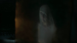 extant_GameOfThrones_6x01-TheRedWoman_5058