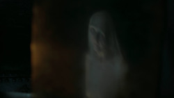 extant_GameOfThrones_6x01-TheRedWoman_5059
