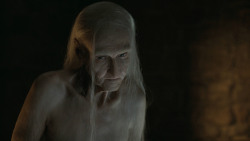 extant_GameOfThrones_6x01-TheRedWoman_5072