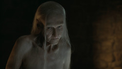 extant_GameOfThrones_6x01-TheRedWoman_5077