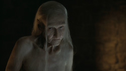 extant_GameOfThrones_6x01-TheRedWoman_5081