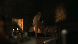 extant_GameOfThrones_6x01-TheRedWoman_5100