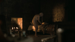 extant_GameOfThrones_6x01-TheRedWoman_5105