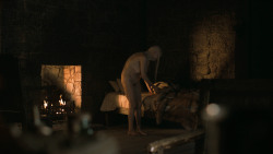 extant_GameOfThrones_6x01-TheRedWoman_5106