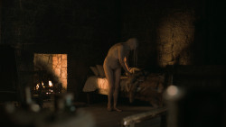 extant_GameOfThrones_6x01-TheRedWoman_5107