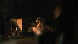 extant_GameOfThrones_6x01-TheRedWoman_5115