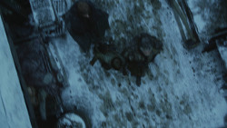 extant_GameOfThrones_8x01-Winterfell_0035