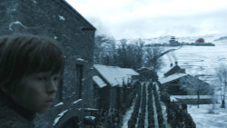 extant_GameOfThrones_8x01-Winterfell_0121