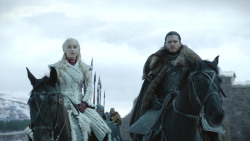 extant_GameOfThrones_8x01-Winterfell_0172