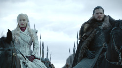 extant_GameOfThrones_8x01-Winterfell_0175